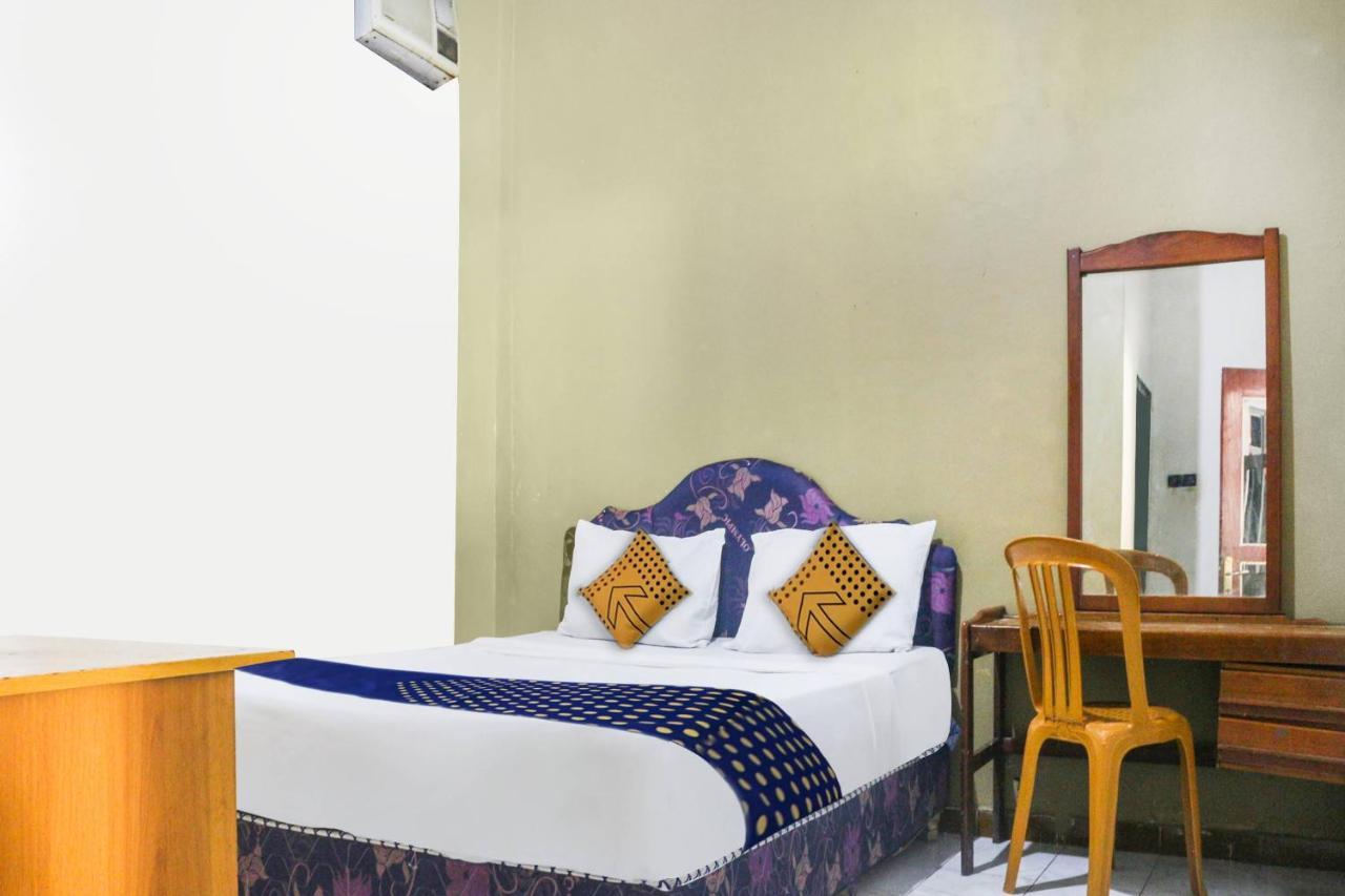 Spot On 91212 Hotel Kelimutu Kupang  Bagian luar foto