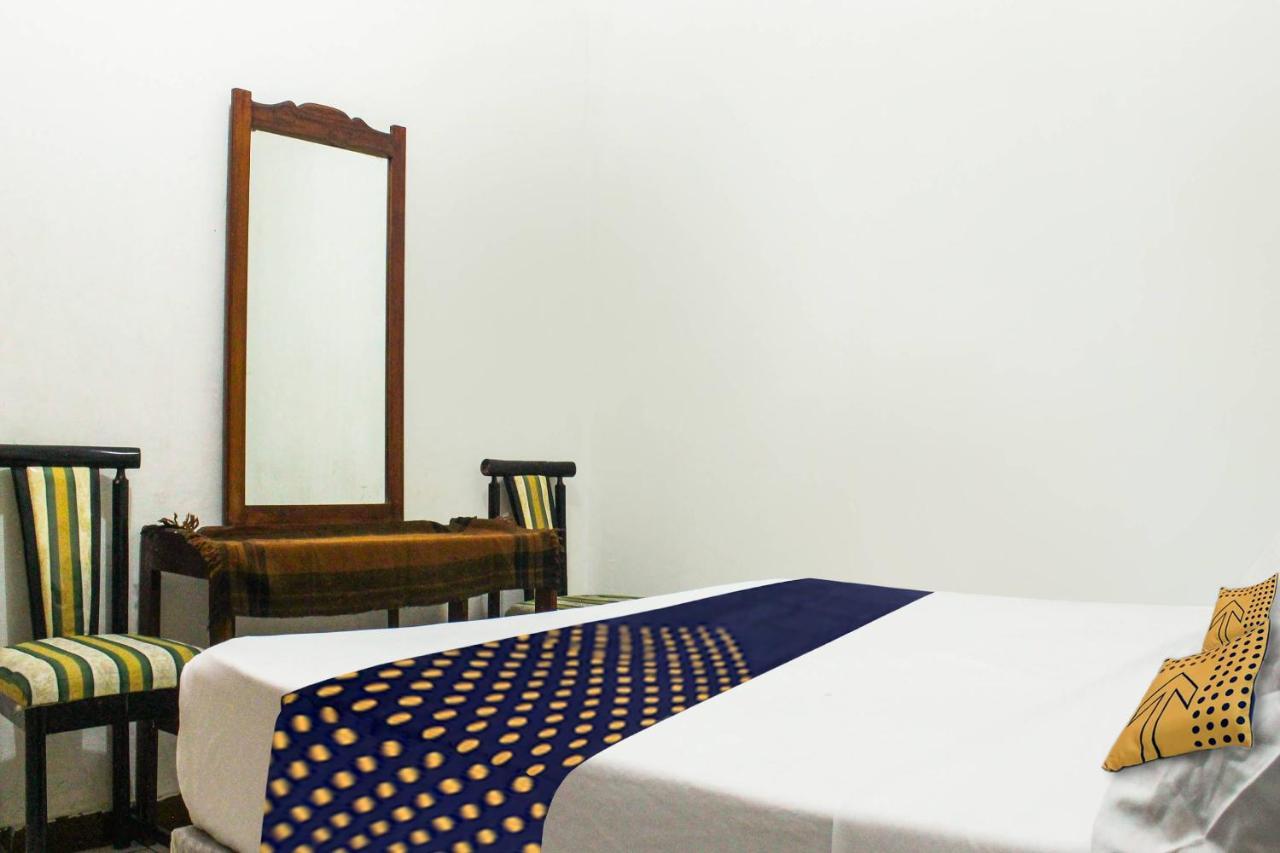 Spot On 91212 Hotel Kelimutu Kupang  Bagian luar foto