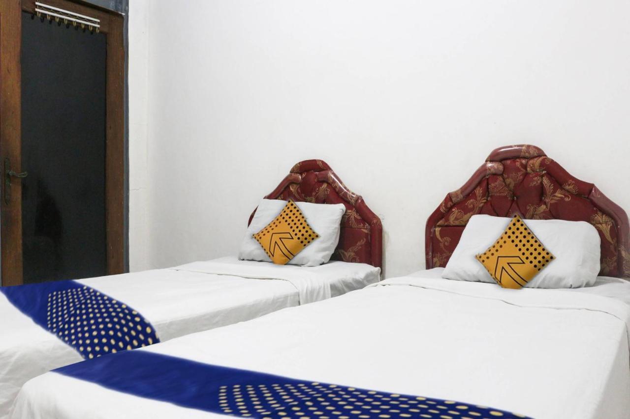 Spot On 91212 Hotel Kelimutu Kupang  Bagian luar foto