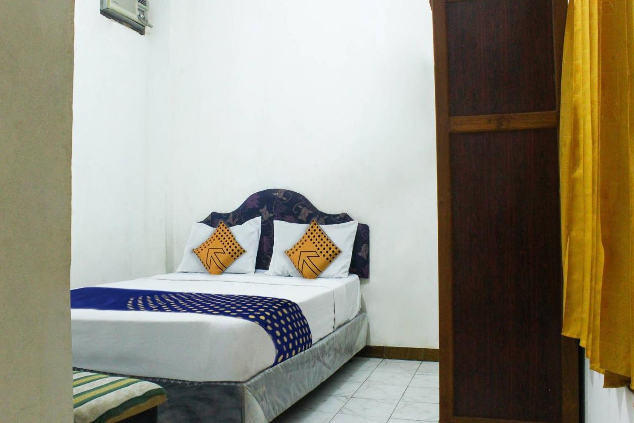 Spot On 91212 Hotel Kelimutu Kupang  Bagian luar foto