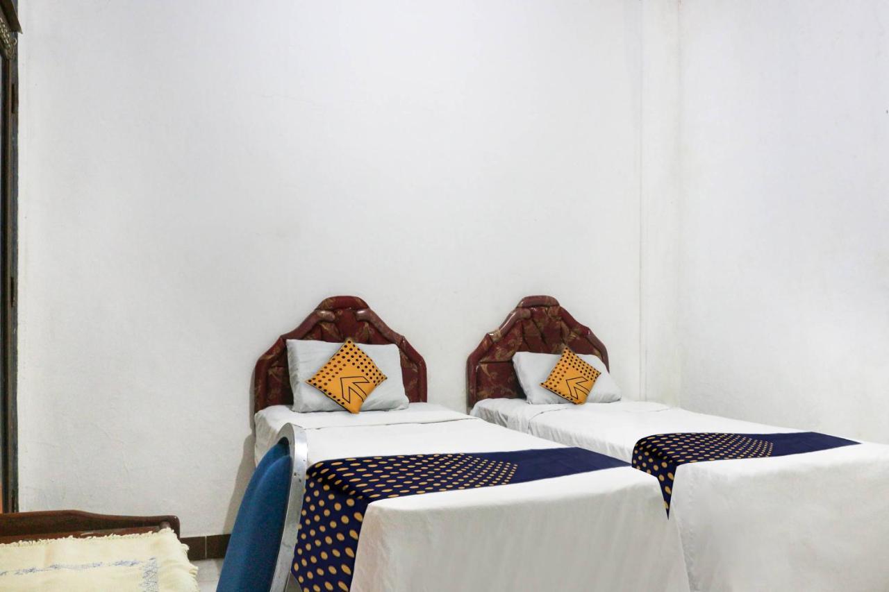 Spot On 91212 Hotel Kelimutu Kupang  Bagian luar foto