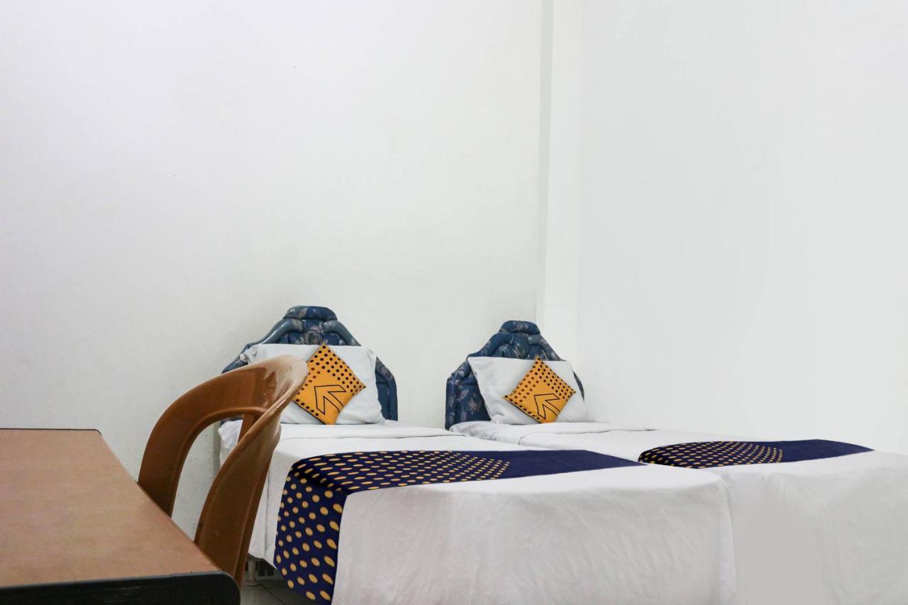 Spot On 91212 Hotel Kelimutu Kupang  Bagian luar foto