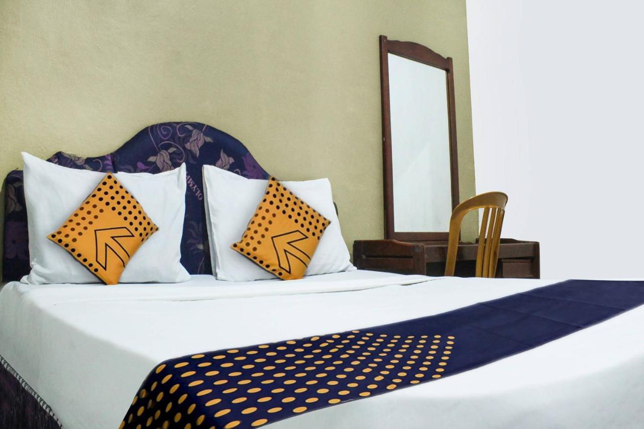 Spot On 91212 Hotel Kelimutu Kupang  Bagian luar foto
